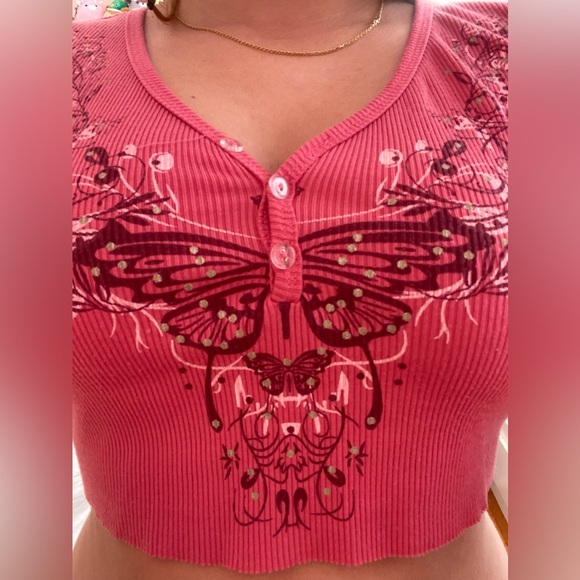 butterfly designed pink crop top - Picture 2 of 3